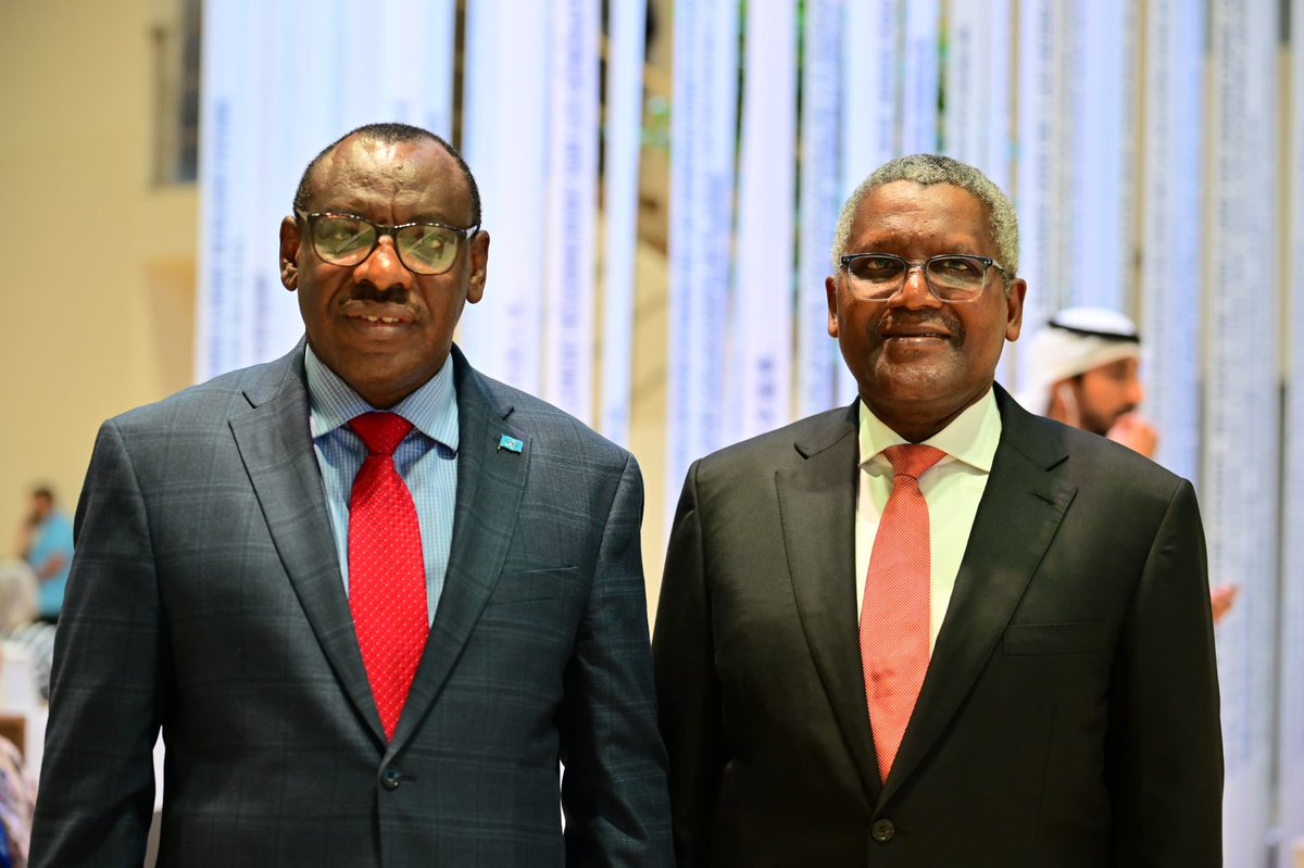 It's always great to catch up with old friends. @Africa50 @AlainEbobisse, @TDB @AdmassuTadesse, Trade and Development Bank (TDB), Cabinet Secretary @KeTreasury Prof. Njuguna Ndung'u and @AlikoDangote. @COP28_UAE