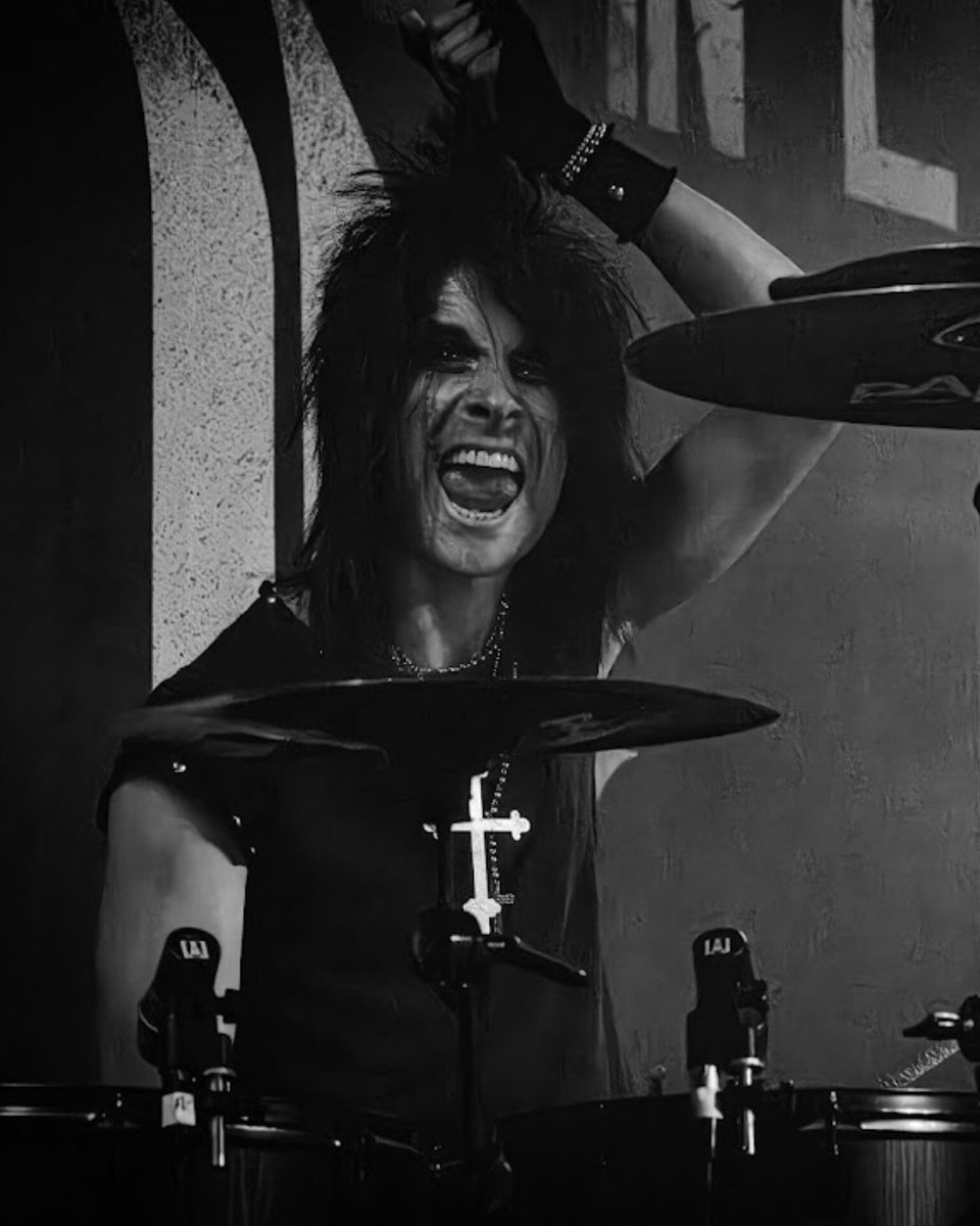 Halocene's tweet photo. Last show tonight. Thank you Europe 🖤

https://t.co/Aff0rowlVS

📸: IG - breakstill https://t.co/Xkw752MV0f