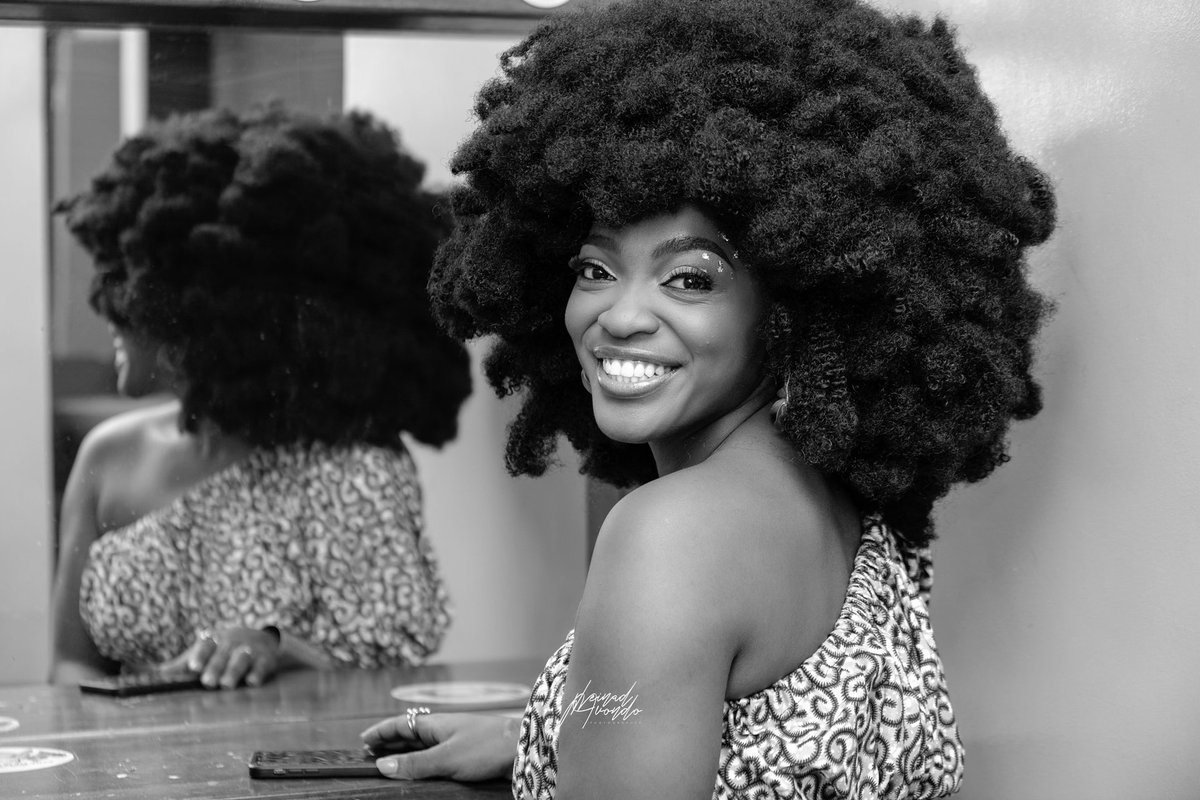 LydolSlam's tweet photo. Le sourire que je fais quand je pense à toutes les belles choses qui arrivent 🙈🤣❤️🤩 Bon début de semaine à tous 😘😘
#AMoi feat LE CALEB le challenge se poursuit 😏
#Lydol #LeSlamYArrivera #Hybride #AfroQueen https://t.co/6jMhQfAatC