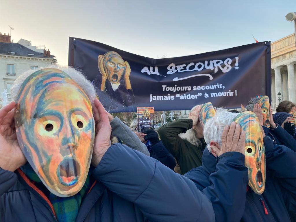 allianceVITA's tweet image. Samedi 2 décembre, Tours était mobilisée pour la prévention de tout suicide.
Alliance VITA invite à agir pour une société qui prend soin des plus vulnérables.
#alliancevita #AuSecours #CRI #Suicideassisté
#Tours