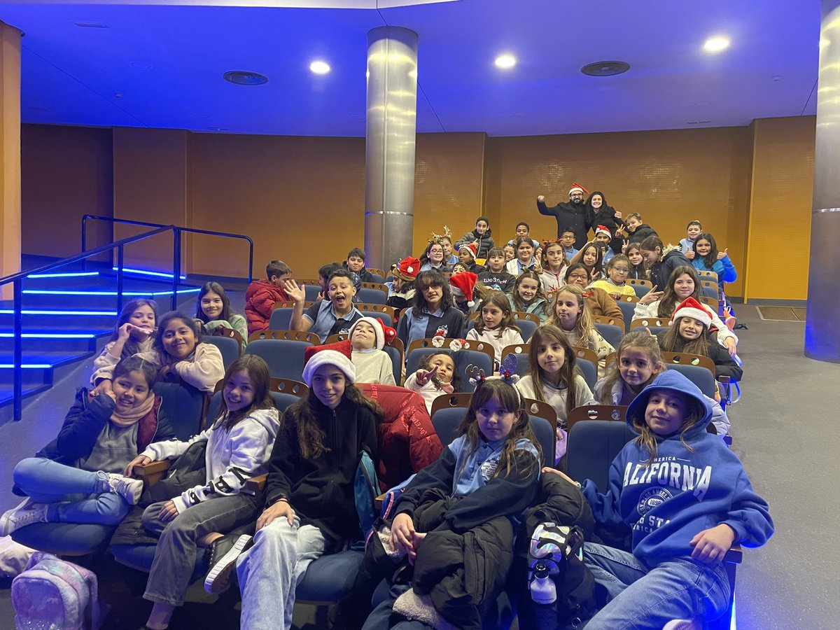 ceipgonzalo's tweet photo. Esperando al jurado !!que nervios!!
Coro @ceipgonzalo https://t.co/dyJagfkXGl