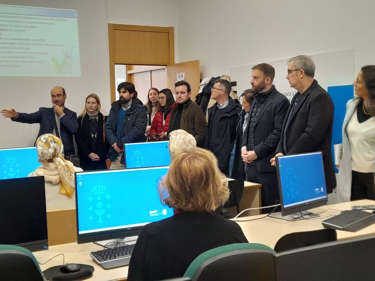 gonzalotrenor's tweet photo. 💻As aulas Cemit é unha iniciativa da Xunta e dos concellos para promover o uso das novas tecnoloxías entre a poboación. A rede conta con 74 centros en 52 comarcas.

📲En Ames levouse a cabo a renovación do seu equipamento para acabar unha transformación dixital e inclusiva https://t.co/fCjPGk3nMO