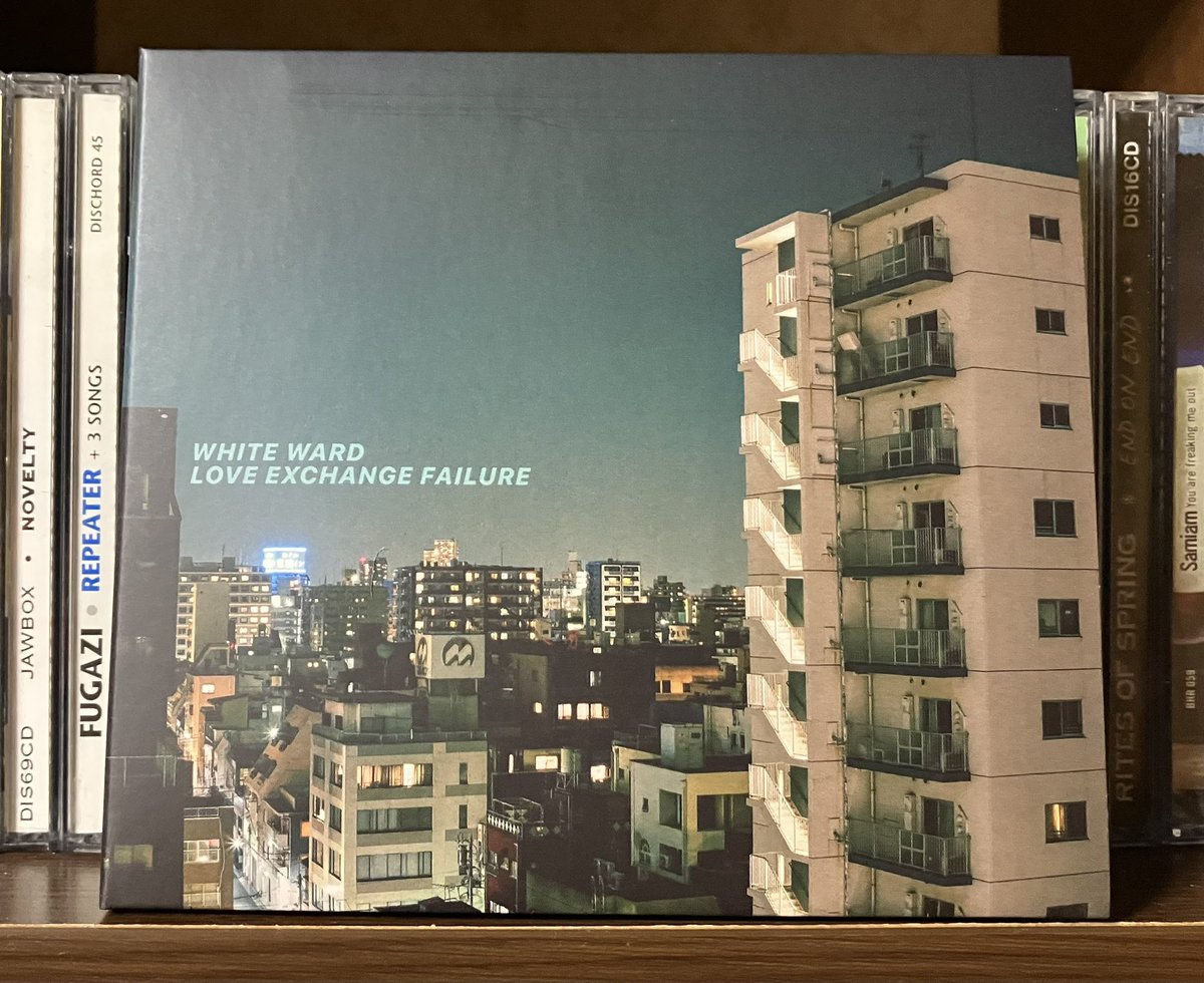 solamo2023's tweet photo. White Ward「Love Exchange Failure」
ウクライナ発ポストブラック傑作2nd
獰猛なブラックメタルにジャズのエッセンスを注入し都会感を演出すると同時に空虚に響くサックスとピアノが孤独感を強調、このジャンルにおいては抜きん出た音楽性を披露している
おすすめ度★★★★☆ https://t.co/tShNhdnasH