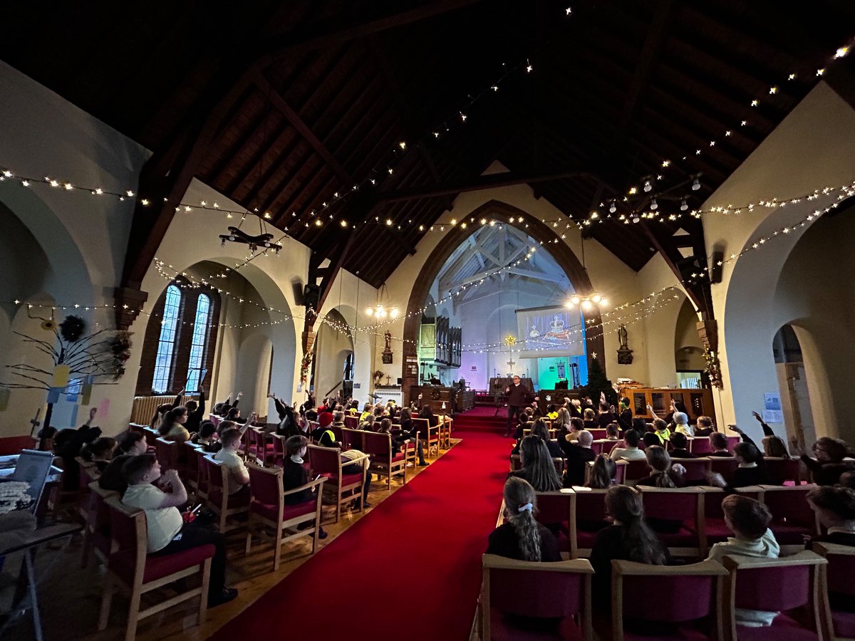 EastfieldPSHull's tweet photo. Year 4 have visited the church this morning to learn all about Christmas #EPS4MJ #EPS4SW #EPS4AB #EPSRW https://t.co/QaF30CUvPR