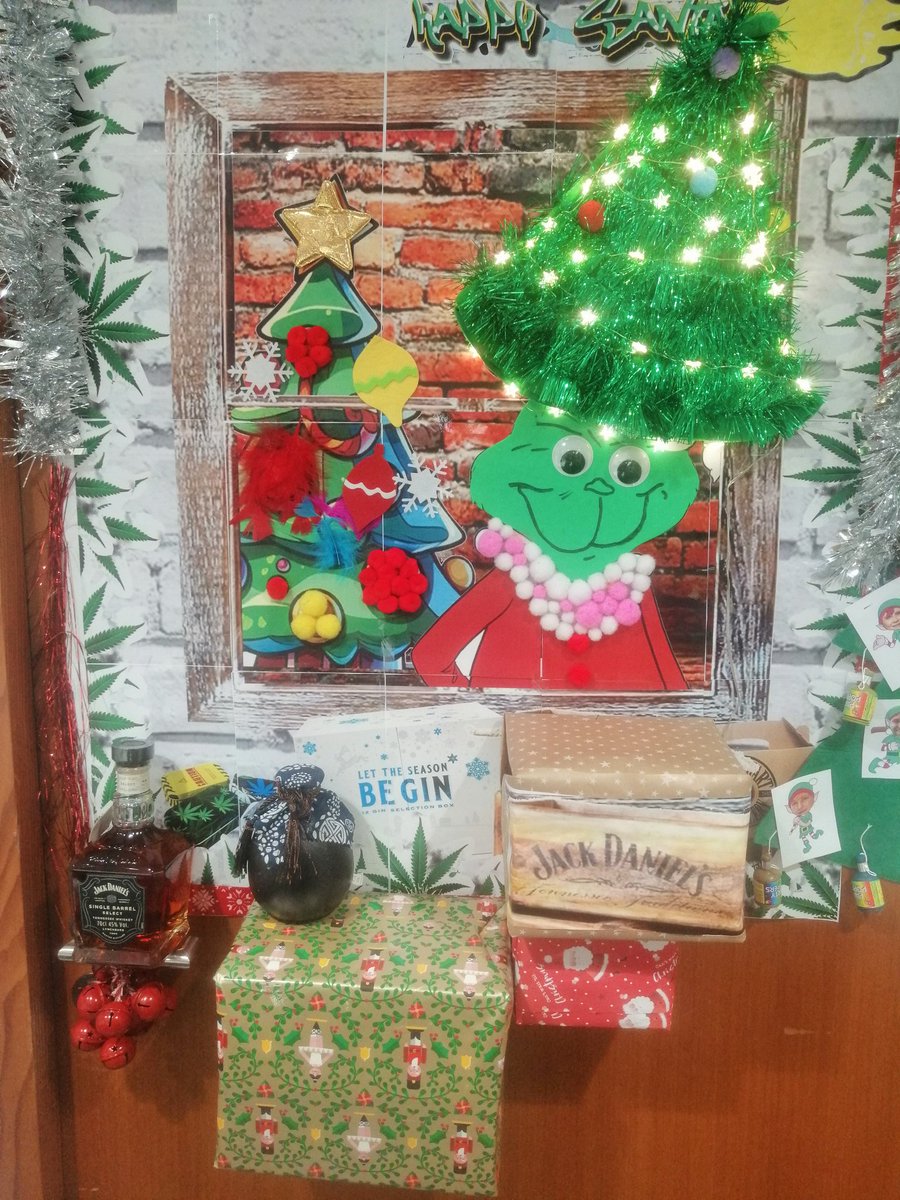 WendlerFranz's tweet photo. Dunn schoolers dont miss out our Happy holidays decoration 🥳🥳🎉🎉 https://t.co/Sq4K9snoig