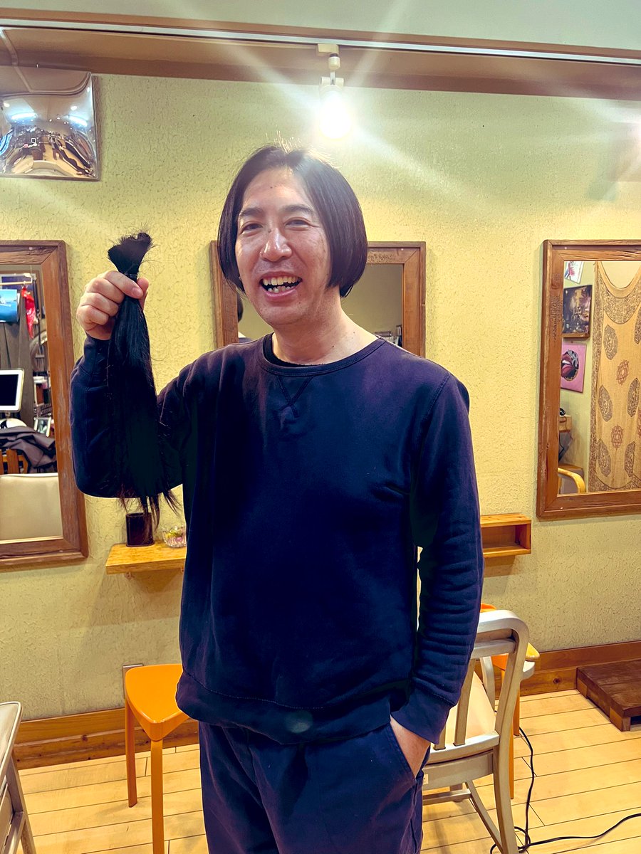 taisuketakata's tweet photo. 2年半前の誕生日に立てた小さな目標がヘアドネーションでした。
本日無事達成‼️

一度夏に切ろうと思ったけど、どうせヘアドネするならもう少し伸ばしませんか？と言ってくれたとても素敵な美容室です💇
高円寺CHOIR https://t.co/xDYkhGDinJ