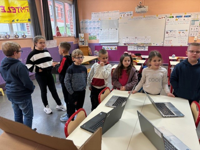 DHFoundationD's tweet photo. Merci aux établissements Notre-Dame de l’Assomption de Bavay et Saint-Joseph d’Anor pour leur accueil lors du don de 50 PC à 4 écoles. Nous suivrons avec joie tous les projets et restons à l’écoute pour toute aide auprès des élèves. Bonne fin d’année !
#numériqueinclusif #Cambrai https://t.co/LtiMkHLmRU