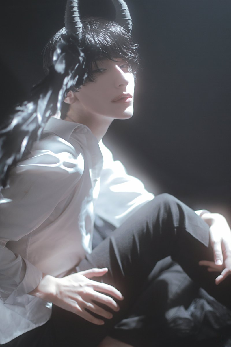 KNITEcoser's tweet photo. Omniscient Reader's Viewpoint
Demon King of Salvation 🖤 #ORV

Kim Dokja | @KNITEcoser
Photo | @crow_zoey https://t.co/ytnbqzsVYe