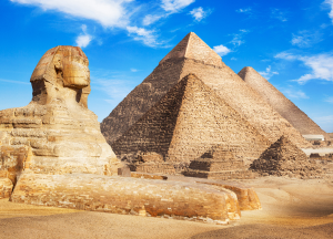 Discovery from space shows that the pyramids in Egypt were built using water! A now dried-out waterway, which once ran through Giza, might have been used to transport the construction materials.
ow.ly/7zPB50QeWc2
 #Archaeology #WaterTransportation #PyramidsOfEgypt