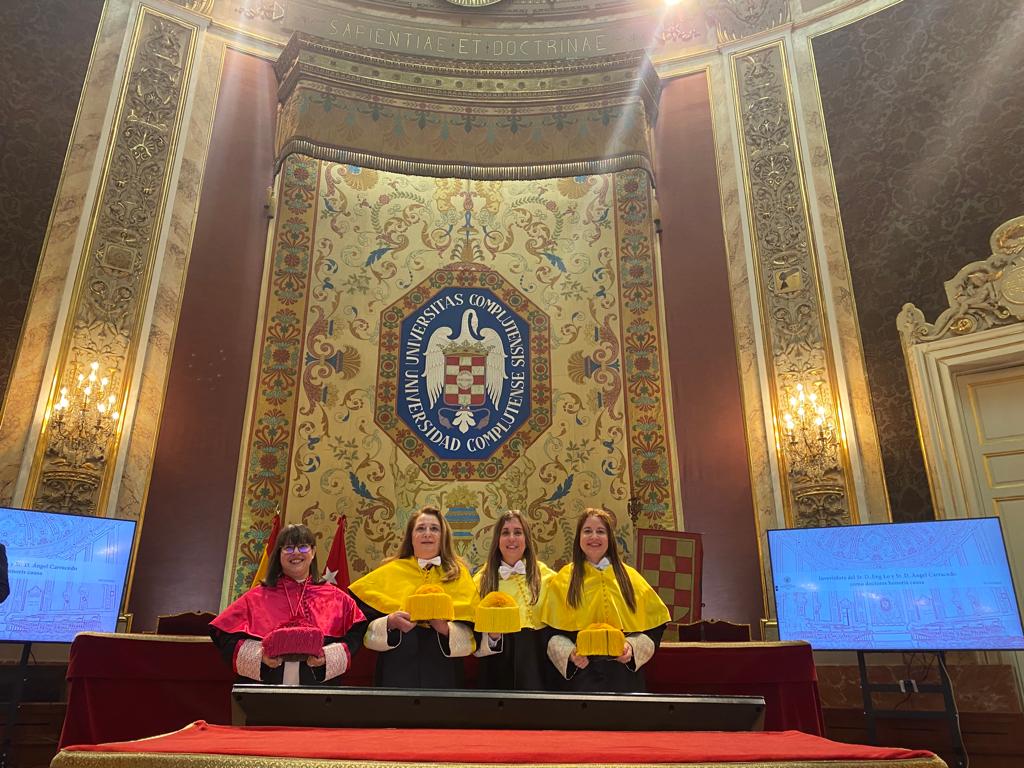 LAOF_EML's tweet photo. 🎓El viernes tuvimos el honor de participar en el Acto Académico de investidura como honoris causa del Dr. Ángel María Carracedo. Desde el @laof.eml felicitamos al Dr. Carracedo por este más que merecido nombramiento 🎉🧬#genetics #forensicscience #honoriscausa https://t.co/6ZtCgZPCPN