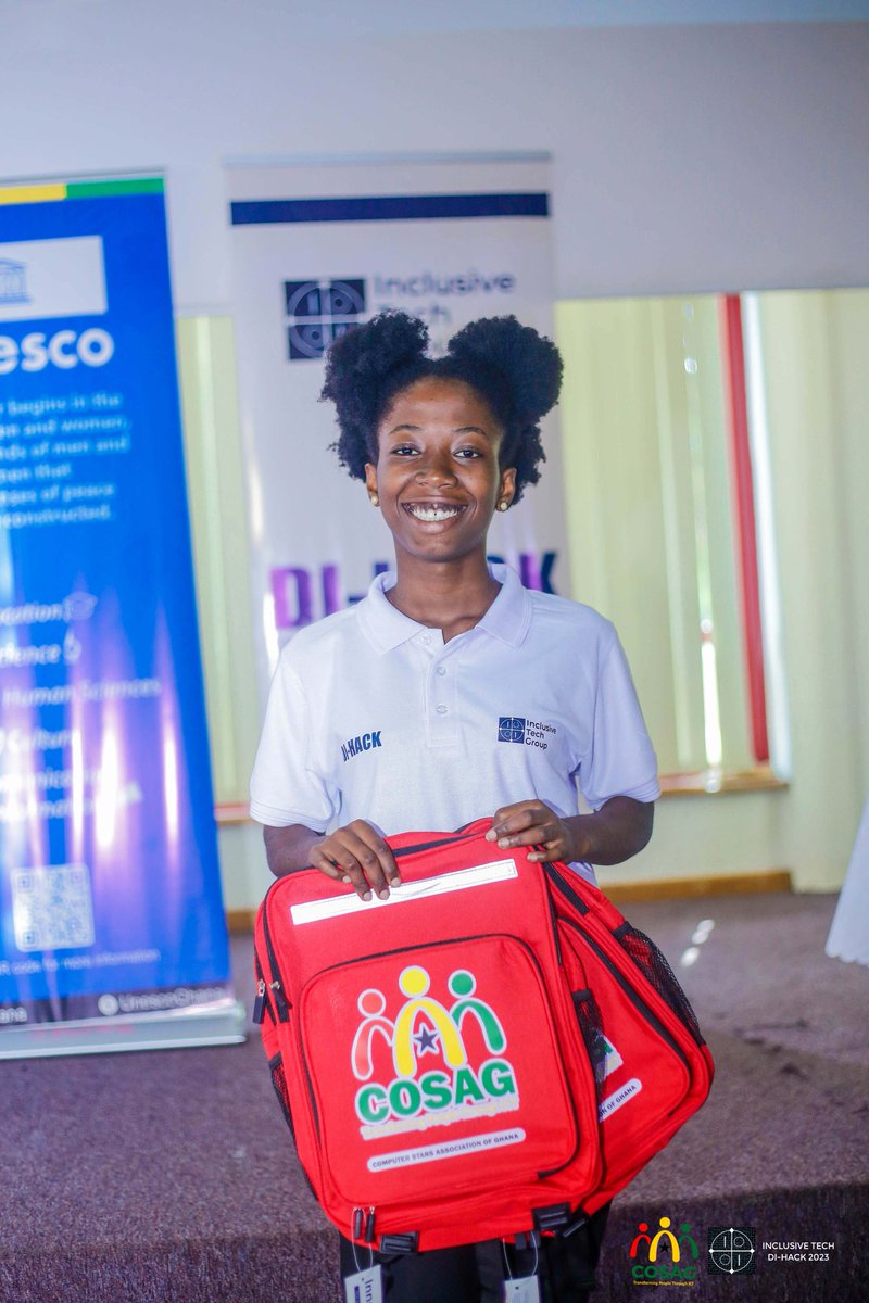 She is all smile 😍 after receiving a branded bag from Cosag at the 2023 #Dihack