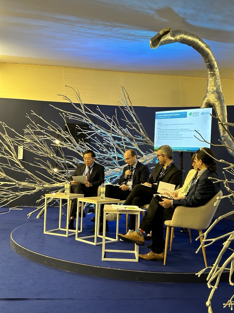 In the high level panel in the #Healthpavilion #COP28 Sida <a href="/jakobgranit/">Jakob Granit</a> stress the importance to focus on the SDGs in order to advance action on climate and health.