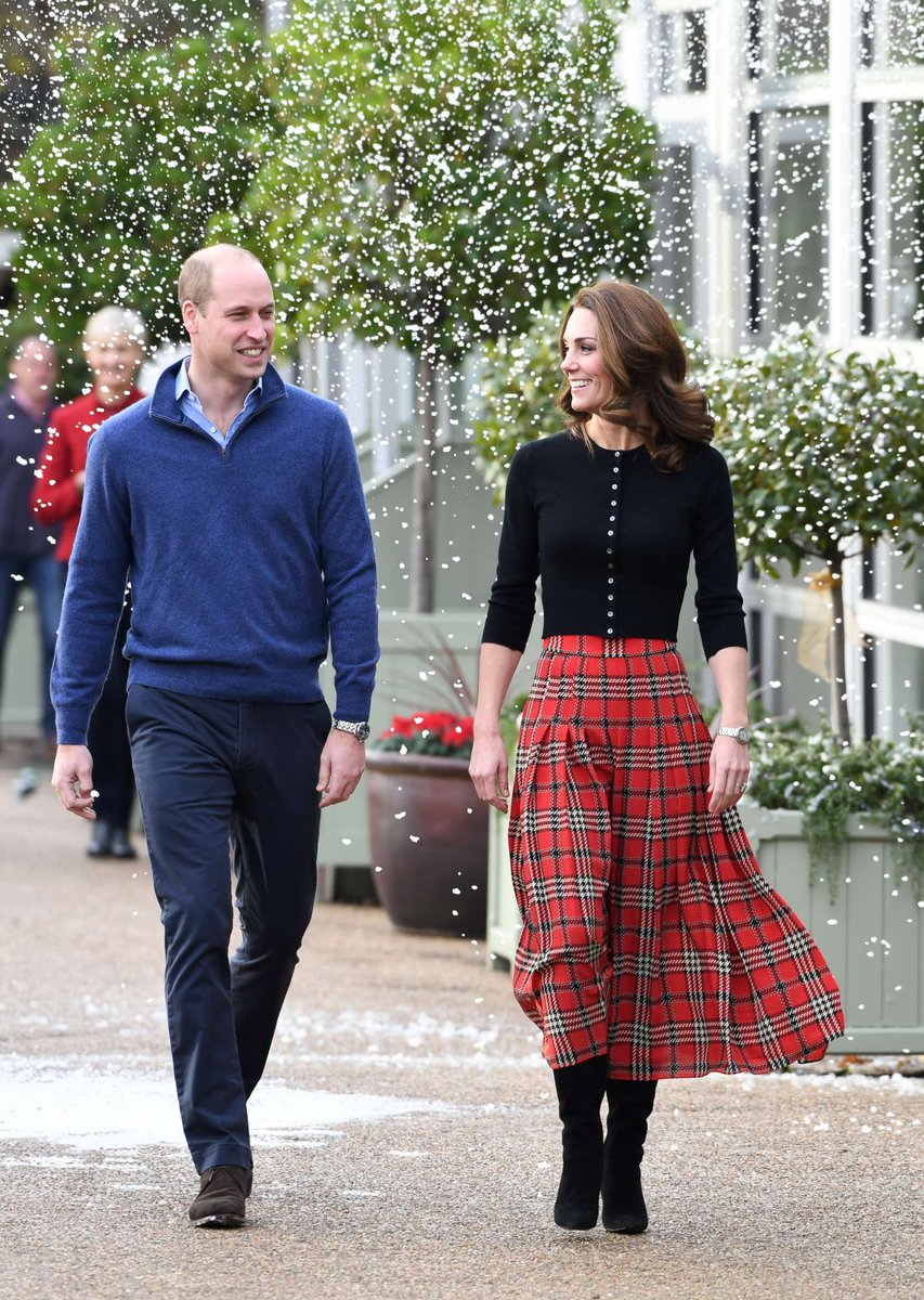 #OTD 2018 - The Duke and Duchess of Cambridge hosted a Christmas party at Kensington Palace for families and children of deployed soldiers from @RoyalAirForce who were serving in Cyprus.

#DukeandDuchessofCambridge #RAF #RoyalChristmas  🧵