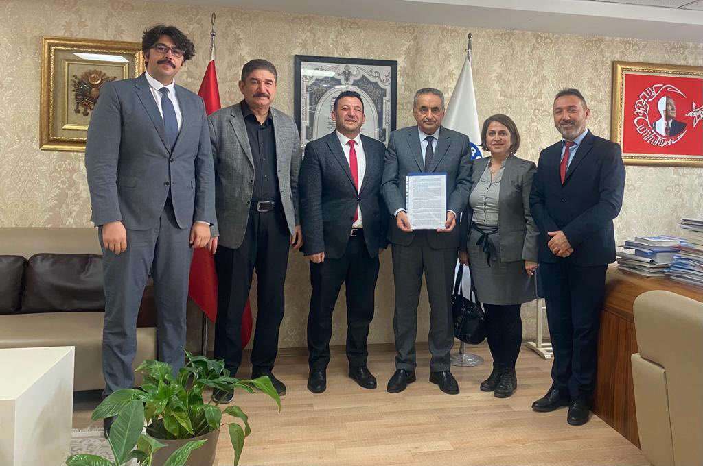 TurkesGuney's tweet photo. Gelir Uzmanları Şeref Kepenek, Ersin Yılmaz, Volkan Yılmaz ve Saime Dolu Gezer’e nazik ziyaretleri için teşekkür ediyorum. Haklı taleplerinin takipçisi olacak, sorunların çözümü için birlikte çalışacağız. https://t.co/sj4seETE3h