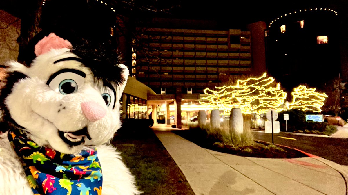 My last night @FurFest and it was a blast! (Despite of amount of people clogging pathways and locations) Next stop: force hotel to expand lobby!! Thanks to all old and new friendships!! #MFF23 #MFF2023