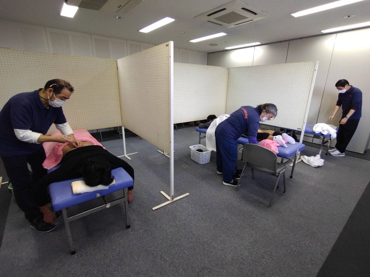 _yamaguchi89's tweet photo. 令和5年11月23日、今年も柳井まつりで鍼灸の体験会を開催。
今回は45名の方に体験していただきました。
今後も鍼灸の良さを知っていただけるよう活動していきます！ https://t.co/CdfQyKcRki