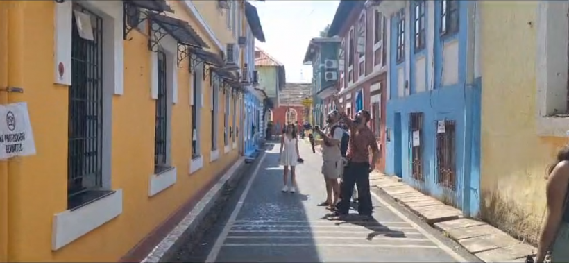 oheraldogoa's tweet image. Heated #arguments erupts between #residents &amp;amp; #tourists over #photography in #Fontainhas, Panjim

Read: heraldgoa.in/News-Today/Hea…

#Goa #News