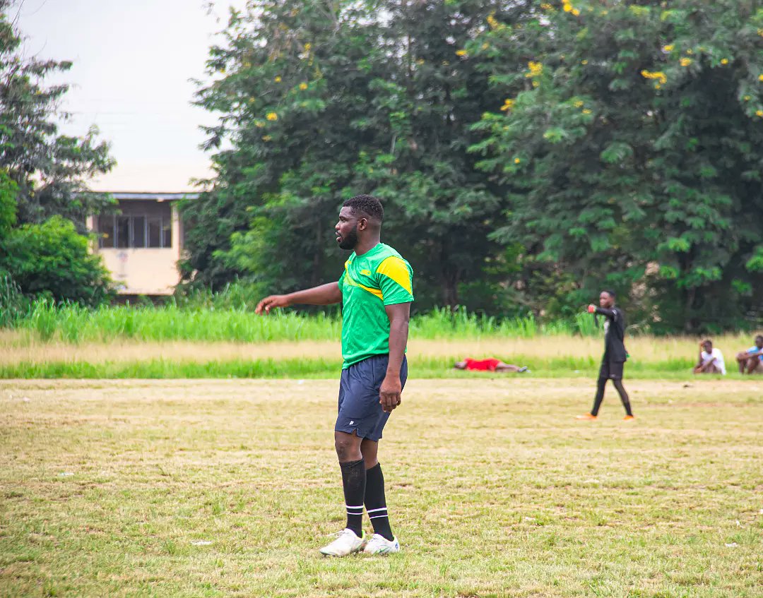 Omsu__2013's tweet photo. Celebrating our man of the moment at the  #Homecoming.  Happy Birthday Chief, thank you for all you do and the memories. We love you 😍 #Omsu13 🔥 😍 
#happybirthday #Mawulian #Highschool #Haviwo #Omsu #HighschoolDiaries #birthday 🇬🇭 #MawuliSchool https://t.co/IEdDRsU4Kh