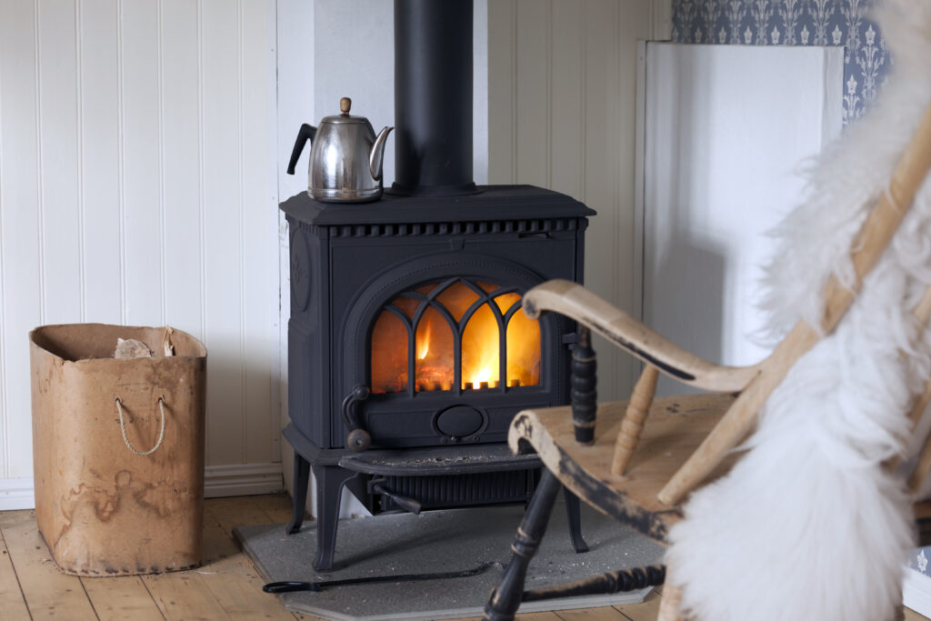The air quality &amp; temperature inside of homes are extremely important. As we take steps to make our homes cosier and save energy, we also need to make sure that houses remain well ventilated.

Read more in our blog post:
ukhsa.blog.gov.uk/2023/12/01/how…
#COP28 #AirQuality