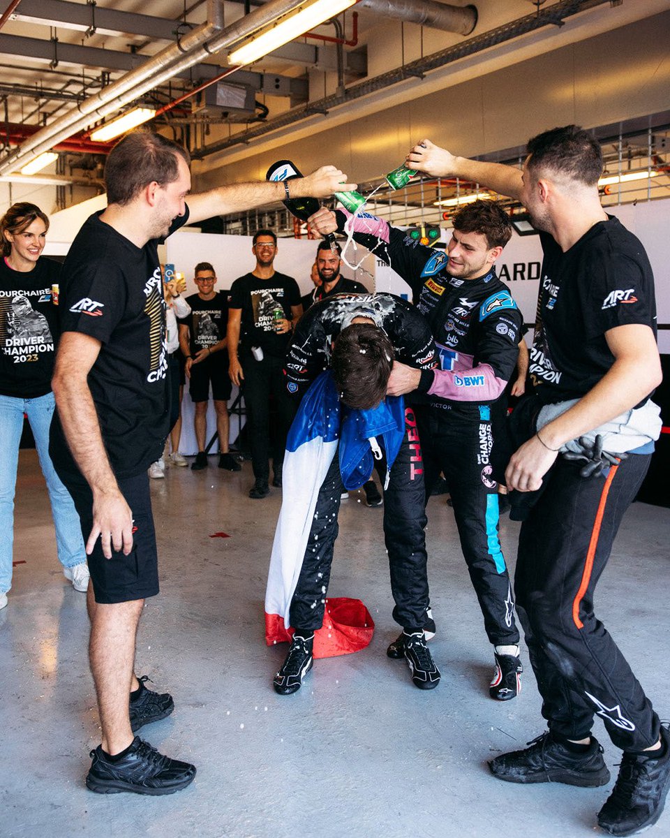 ARTGP's tweet photo. The ART of celebration ✨

Happy monday and happy week everyone 🥳

📸 @parcferme_co https://t.co/yogtlGEX4U