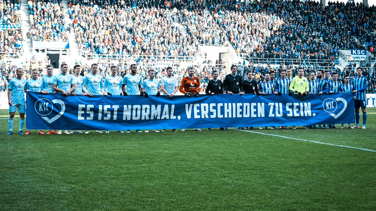 KarlsruherSC's tweet photo. Comeback geglückt, trotzdem war gestern mehr drin! 🏟️

Vielen Dank für eure grandiose Unterstützung im Stadion. Am Freitag wollen wir in Hannover dann wieder einen Sieg feiern! Nur der KSC! 💙 🤍

Alle Eindrücke in der Galerie ➡️ https://t.co/aUn81ZWZMP

#KSCmeineHeimat #KSCFCH https://t.co/pXtM5yLpr9