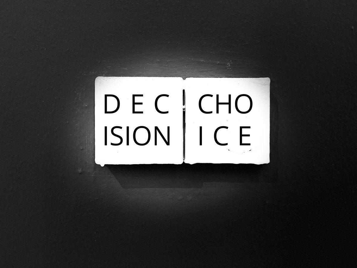 ImYourODE's tweet photo. Choices are our options, while #decisions are about making our minds and considering the choices. Next time you’re faced with a '#decision' or a '#choice,' remember this subtle but significant difference. It can change the way you approach your problem-solving and goal-setting! https://t.co/VnuZRbiI2D