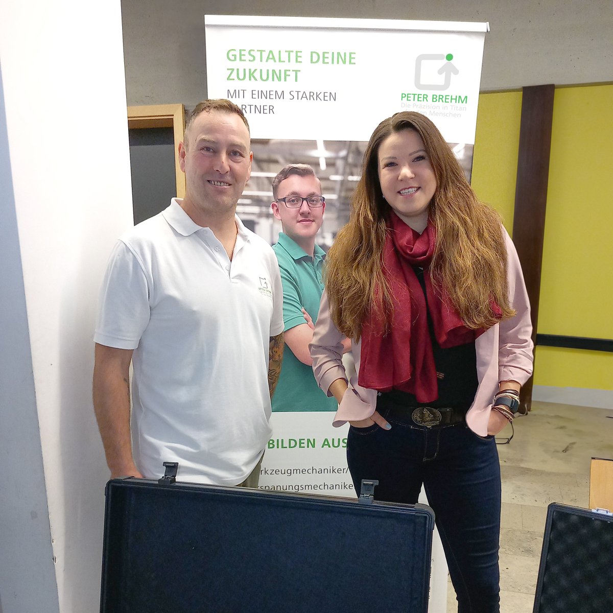 PETERBREHM_GmbH's tweet photo. Wollt ihr wissen, welche Berufe ihr bei uns erlernen könnt und wie Eure Karriere aussehen kann? Regelmäßig sind unsere Ausbilder*innen in Schulen unterwegs und ermöglichen Euch einen Blick hinter die Kulissen in die spannende Welt der Medizintechnik bei #PETERBREHM. #Ausbildung https://t.co/IDJGhxkSEq