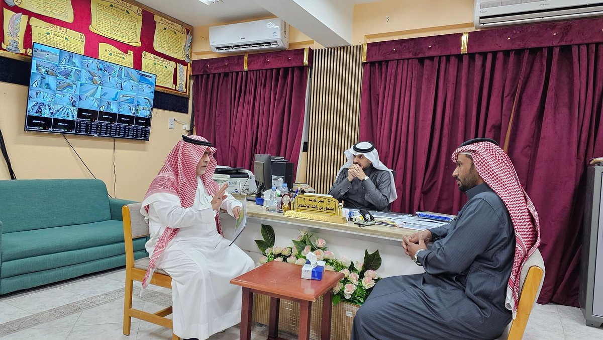 maan2077's tweet photo. سعدت صباح اليوم الاثنين ١٤٤٥/٥/٢٠ بزيارة ولقاء  سعادة مدير عام التعليم بمنطقة تبوك الاستاذ ماجد بن عبدالرحمن القعير @alkuair 
حيث اطلع على سير العملية التعليمية بمدرسة عبدالله بن عمر الإبتدائية ومتوسطة عمير بن سعد وبرنامج التربية الخاصة بالبدع 
رافقه في الجولة كل من مدير مركز رعاية المستفيدين( تواصل) بتعليم تبوك الاستاذ فارس بن محمد الشمري ومندوب التعليم بمحافظة البدع الاستاذ محمد بن عوده العطوي .