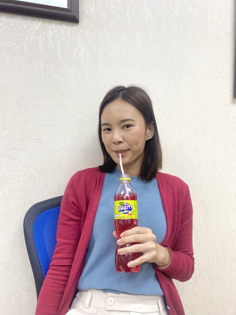 jellllnrr's tweet photo. #แฟนต้า ออกรสใหม่อีกแล้วววว แดงมะนาวในตำนาน เปรี้ยวจี้ดด ซ่าสดชื่นสุดๆ ขวดสีแดงฝาเขียวจำง่ายม๊วกก ใครหาความจี๊ดความซ่าสดชื่นพุ่งตัวไปที่เซเว่นเลยจ้า เปรี้ยวซ่าจริงแม่

#รีวิวเซเว่น https://t.co/crnL5HiHSA