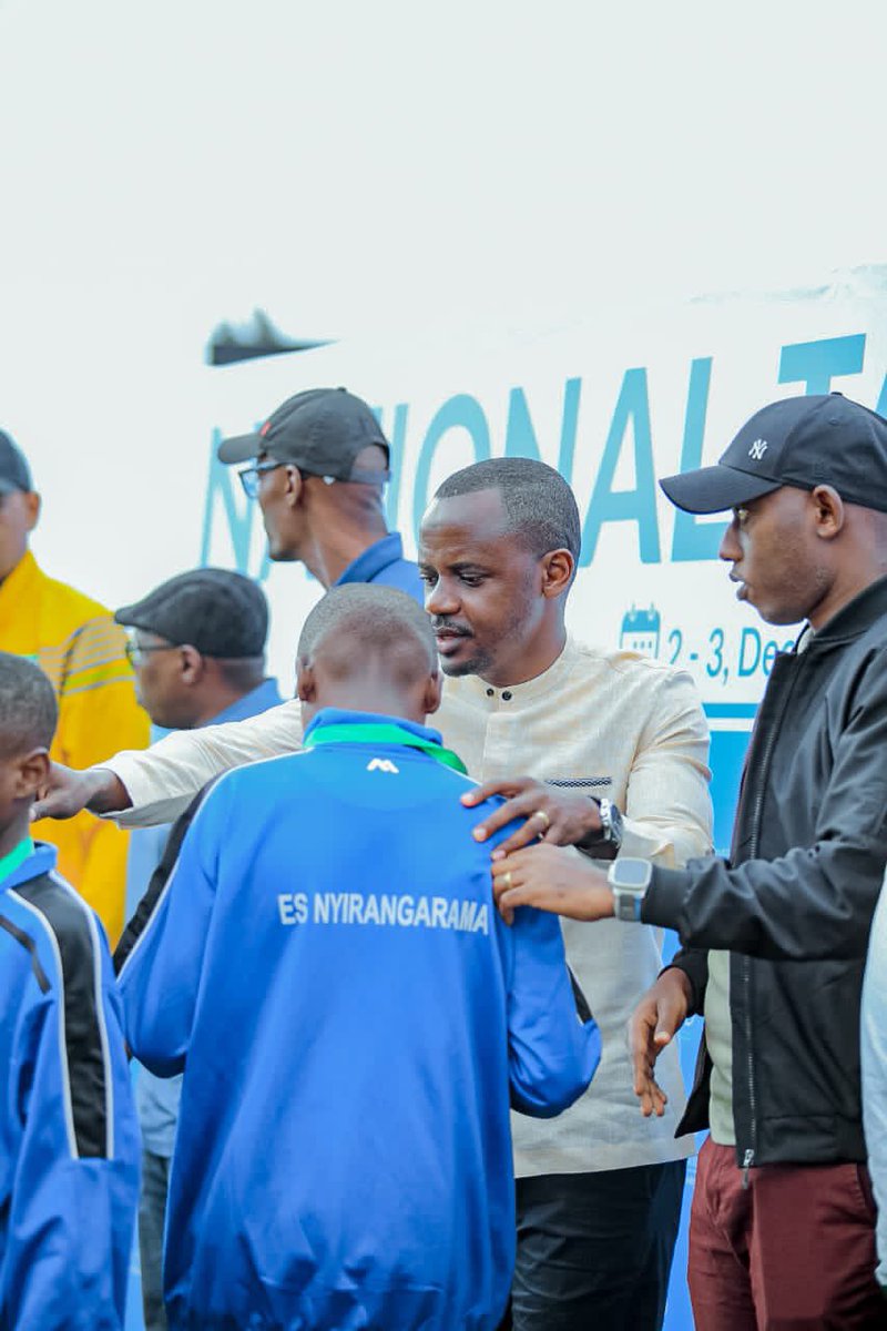 imfuraluc01's tweet image. #NATIONALTalentDay | 2023 

YARI WEEKEND NZIZA CYANE MU KARERE KA HUYE NO KURI SIPORO YACU… 

Ubu n’ejo Hazaza biciye muri #IsongaProgram , Minisiteri ya Siporo yatangije gahunda nziza yo gutegura abazatwara ibihembo ku ruhando mpuzamahanga. 

Abana bagera kuri 599 (Abahungu…