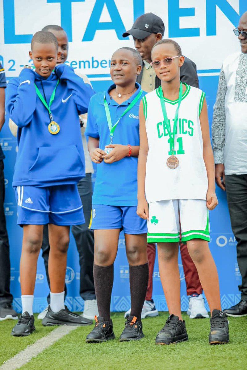 imfuraluc01's tweet image. #NATIONALTalentDay | 2023 

YARI WEEKEND NZIZA CYANE MU KARERE KA HUYE NO KURI SIPORO YACU… 

Ubu n’ejo Hazaza biciye muri #IsongaProgram , Minisiteri ya Siporo yatangije gahunda nziza yo gutegura abazatwara ibihembo ku ruhando mpuzamahanga. 

Abana bagera kuri 599 (Abahungu…