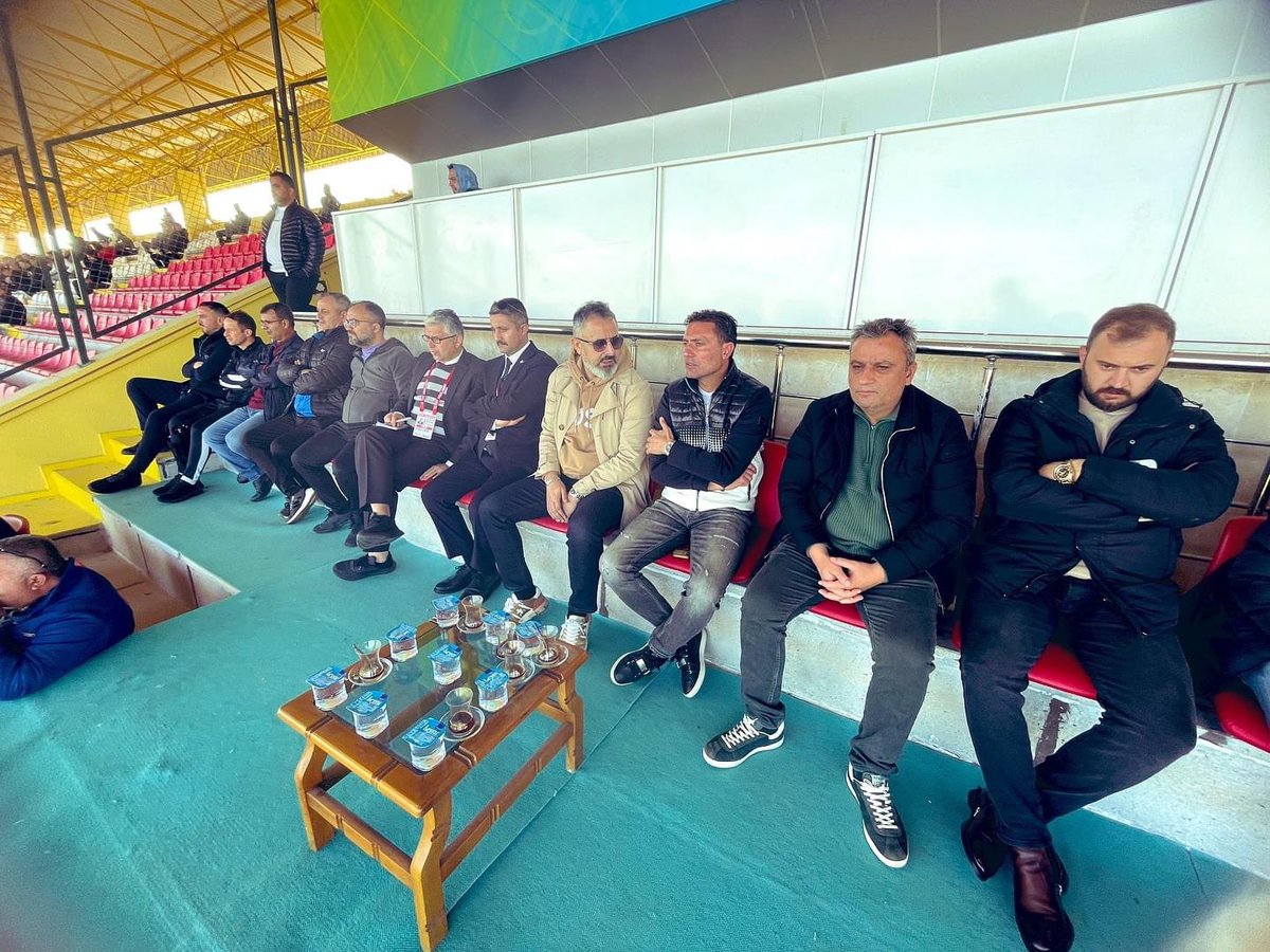bhattinsahin's tweet photo. 1922 Konyaspor-Sivas 4 Eylül mücadelesini, Tümosan Konyaspor başkanı Ömer Korkmaz ile yöneticilerden Osman Öztürk ve Osman Baharoğlu da takip ediyor.

@ylmz6542 https://t.co/PI1qEVrqXk