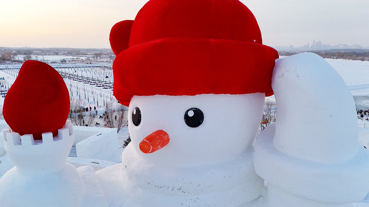 CGTNOfficial's tweet photo. Huge snowman set to welcome visitors to Harbin, NE #China's Heilongjiang Province. https://t.co/KJI7vZ1hxq