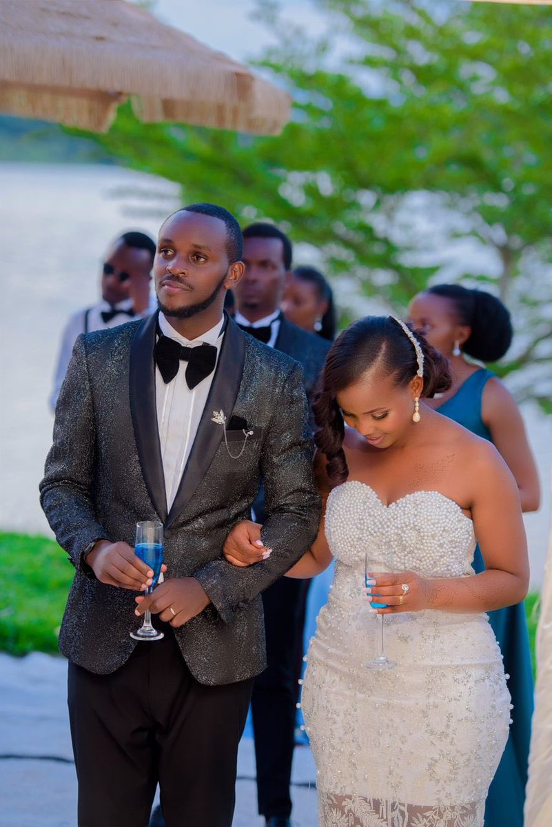 Inyarwandacom's tweet photo. AMAFOTO: Umunyamakuru @Iradukunda_Mose ukorera Ikigo cy’Igihugu cy’Itangazamakuru [RBA] mu gisata cy’Imyidagaduro by’umwihariko mu kiganiro Showbiz Today yakoze ubukwe. 

#inyarwandanews #inyarwandatrends #inyarwanda #nonehoevents #inya https://t.co/VD6OtQ56eM