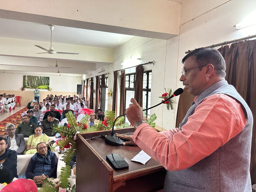 PiyushRNishad's tweet photo. दिनांक: 02.12.2023 को मां शारदा कॉलेज ऑफ नर्सिंग एंड पैरामेडिकल साइंस गौहनिया में मुख्य अतिथि के तौर पर मिलेट्स यानि श्री अन्न पे अपना विचार व्यक्त कर ने का सौभाग्य प्राप्त हुआ।
#millets #milletfood #milletsfarm #nutrition #bjp #bjp4up #karchhana #prayagraj
@narendramodi @BJP4UP https://t.co/rdySX16QbF