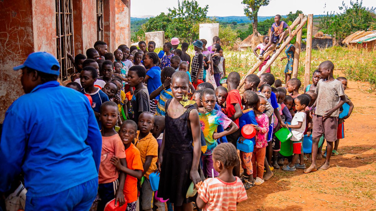 Semalho's tweet photo. It's the festivities again. We look to you for a merry Christmas. 

Our wish list:
Rice
Chicken
Cabbages
Potatoes 
Tomatoes
Cool drink
Mayonnaise
Cooking oil
Flour
Eggs
Some toys and chips if possible. Excess will be saved for the month of January.  Details are on pinned post https://t.co/pHU1kO1hZ6