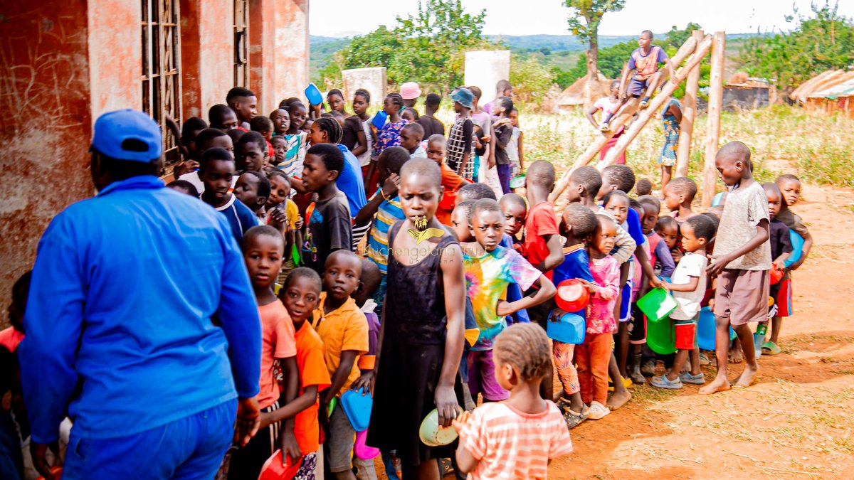 Semalho's tweet photo. It's the festivities again. We look to you for a merry Christmas. 

Our wish list:
Rice
Chicken
Cabbages
Potatoes 
Tomatoes
Cool drink
Mayonnaise
Cooking oil
Flour
Eggs
Some toys and chips if possible. Excess will be saved for the month of January.  Details are on pinned post https://t.co/pHU1kO1hZ6