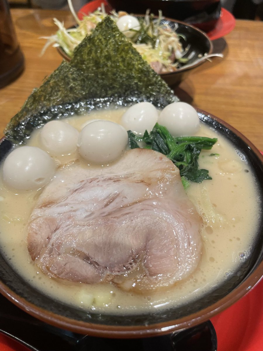 Yo4rR's tweet photo. 家系食べた時とてつもない罪悪感に苛まれた
博多駅にこんな…踏み絵のようなものを… https://t.co/8UsS6nlTAl