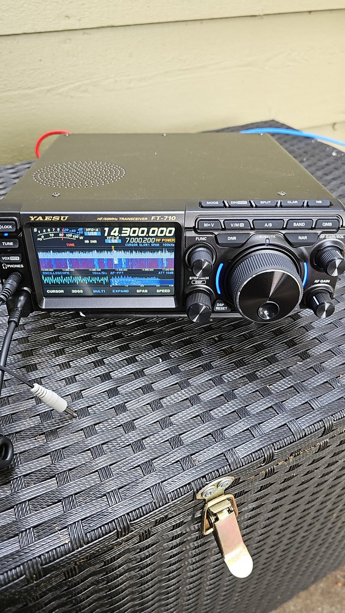 DutchFlyBird's tweet photo. With new goodies from the Black Friday deals arriving, this weekend was #HAM #HamRadio focused. 

Very happy with the performance of the #Yaesu #FT710 in combination with the #chameleonantenna for field operations 😀

The real surprise is, however, the #shackmaster 500 Power Supply !!
