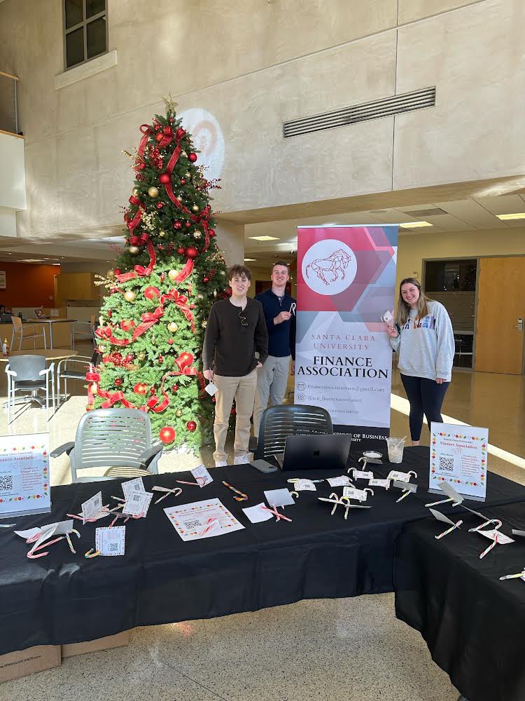 TheRealProfKim's tweet photo. So proud of our Finance Association and impressed by their energy and drive in engaging our students and cultivating impressive industry connections. Special shout-out to Paisely, Jack, and Will. Keep up the great work 🌟🌟🌟 https://t.co/kyOk89kIan