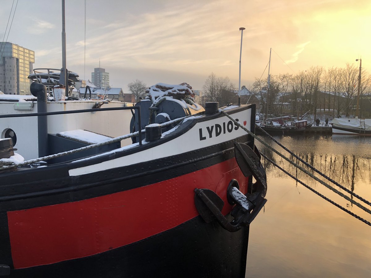 kanal_77's tweet photo. So selten und so schön: #Schnee im #Hafen #kanal77 #schlafenimhafen #hotel #hamburg #harburg #hotelschiff #bedandbreakfast #urlaub #schiff #reisen #winter https://t.co/sHyOcdwblw https://t.co/QLET50FFux