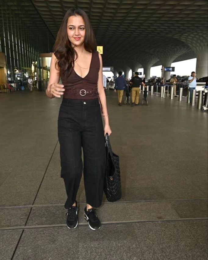 Tejasswi Prakash was spotted at the airport 

#tejran #tejranforever #tejranfam #tejran❤️ #tejranmoment #karankundra #karankundrra #tejasswiprakash #celebcouples #biggboss #biggboss15 #tejranlove #karankundrra
#karankundra #karankundrakifan #karankundrrasquad
