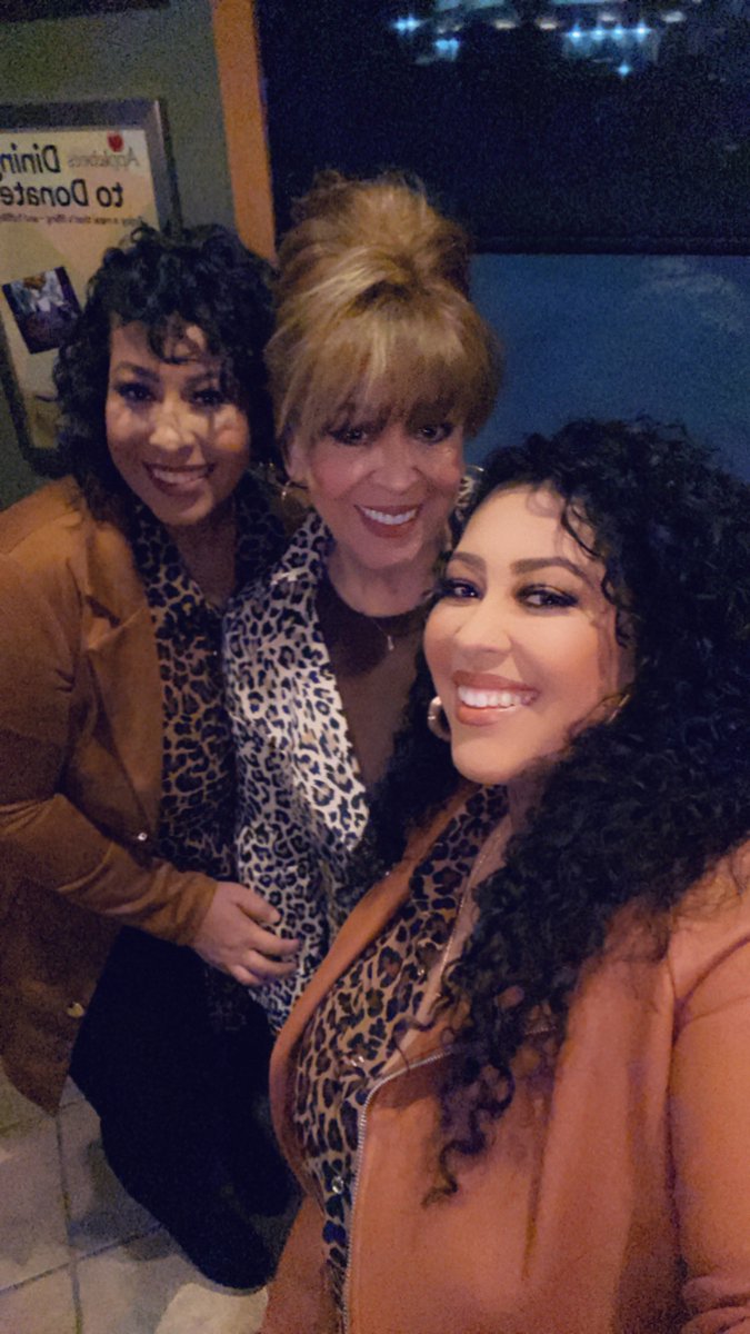 VeeeS_Secret's tweet image. It’s OUR Birthday!!! My Mom, My Twin Sister, and I all share the same Birthday! Yes, my Mom had Twin daughters on her Birthday lol Here we are at our Birthday dinner! #Sagszn #Dec3rd ♐️🥳🎈🎂🥂🍾🎉