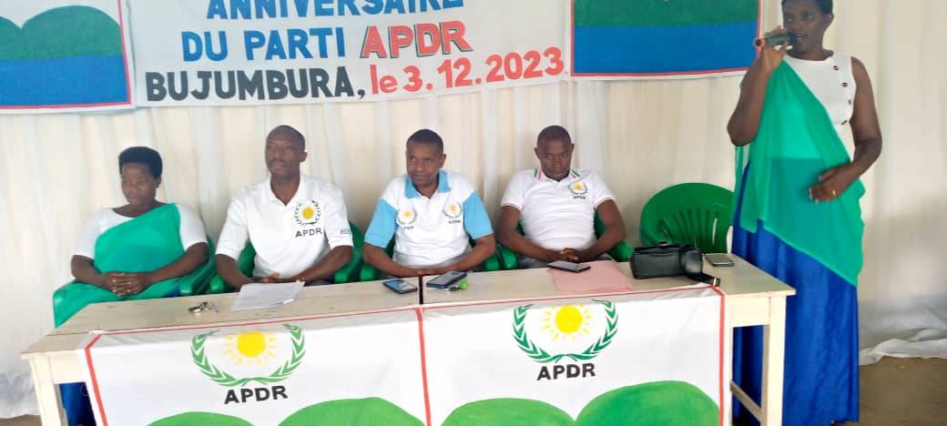 Kuri uyu w'lmana 3/12/2023 Umugambwe <a href="/apdr_parti/">APDR Parti</a>  warahimbaje isabukuru y'imyaka cumi.Ibirori vyatewe iteka n'abatumire benshi harimwo Hon.Léonce NGENDAKUMANA, Hon.Saturnin n'ababiri bahoze barongoye Umugambwe APDR Aimable BAKUNDUKIZE n'a Laurent MANIRAGEZA.

<a href="/banzawitonde/">Banzawitonde Gabriel</a>