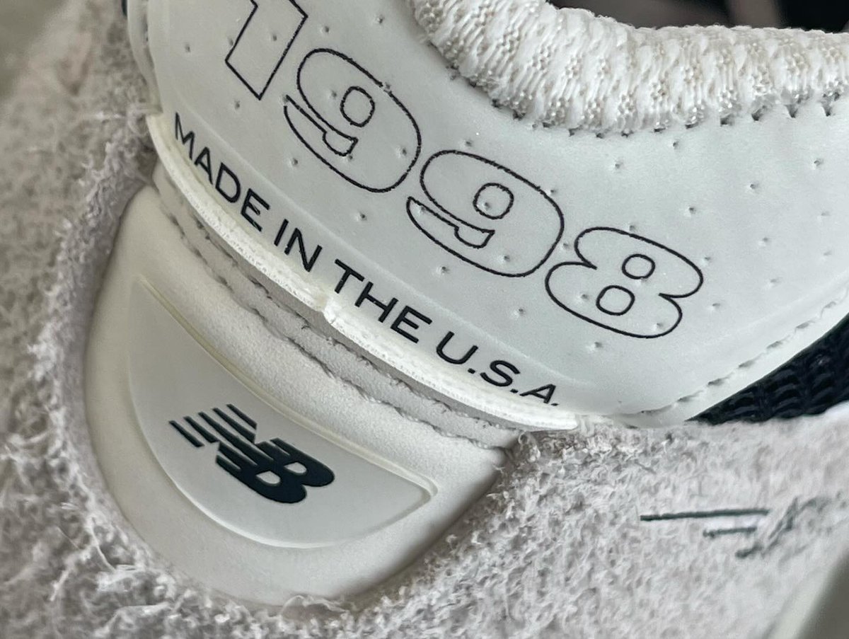 snkrfrkrmag's tweet photo. Hype Williams shows off the latest Joe Freshgoods x New Balance 💅 https://t.co/EL46W28C20 https://t.co/2MvBwIvM8o