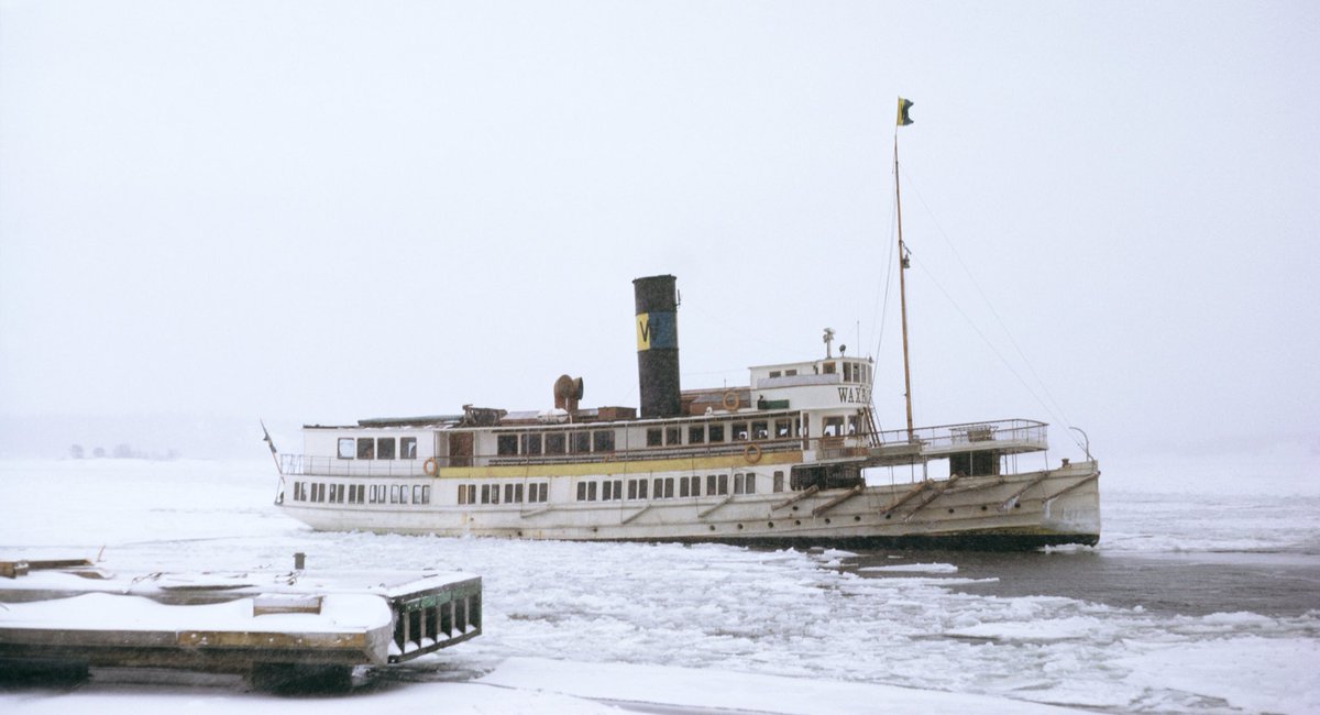 Varför inte starta dagen med ett vackert ångfartyg i vintermiljö - ur @Sjohistoriska’s fotoarkiv 

”S/S Waxholm utanför Stavsnäs”

Fotot är taget den 5 februari år 1966

#Sjöhistoriska