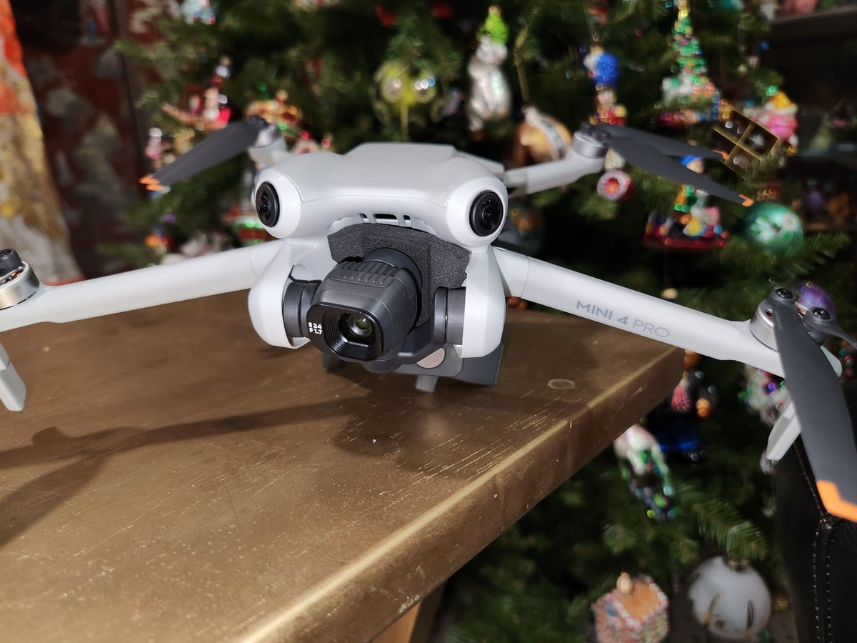 d0ct0rl0ve's tweet photo. Christmas came early!!!... the #MiniPro4 is ready for action!! Time to get new #HoustonTX aerials and hopefully learn some tricks along the way!!! #ThisCityIsMYCity #FOX26ForLife #MyMakeMyLivingOffTheEveningNews https://t.co/YflQJHlpjm