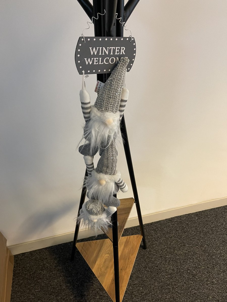 lukedavisld's tweet photo. It’s beginning to look a lot like Christmas at the office 🎄🎅 https://t.co/7wjvoPkklh