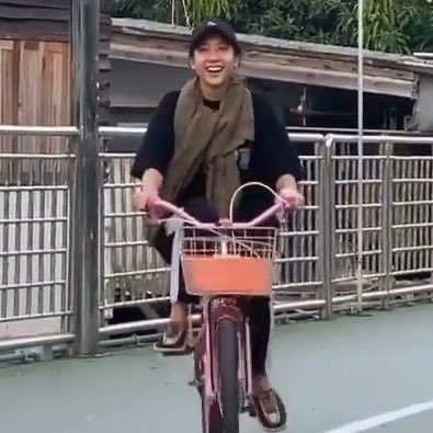 แง้นไปหาเธอ                        แง้นไปซื้อน้ำปลาให้แม่
