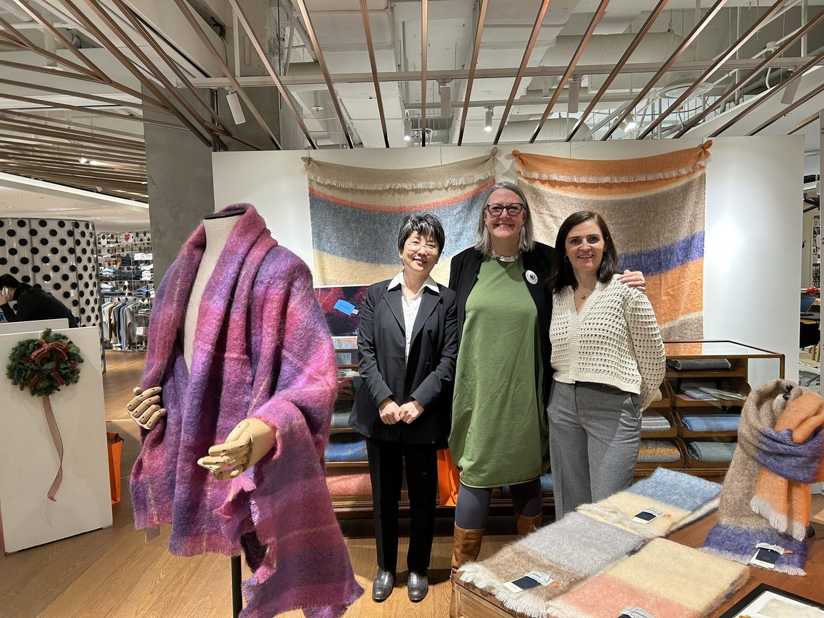 ieambseoul's tweet photo. A very festive vibe today at the @cushendale pop-up in the Hyundai Apgujeong store today. The story of this 6-generation business as told by Miriam Cushen is truly astounding. Here’s to a bright future for #Irishwool in Korea’s chilly winters #Irishtalent https://t.co/YOmS18UqoJ